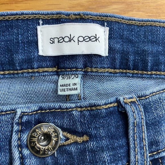 Sneak peek  size 9 jeans buy 2 for 30$ - Picture 2 of 2